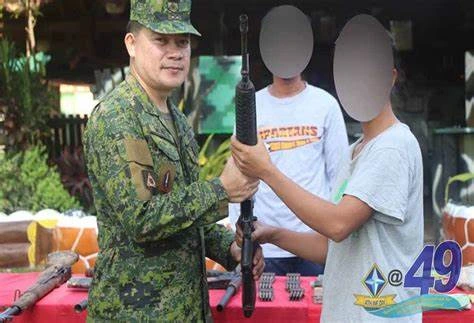 2 pemberontak NPA menyerah kepada militer di Negros utara